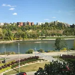 Amicable, Cozy, High Speed Internet, Sleeps 2 Riverview Downtown Apartment